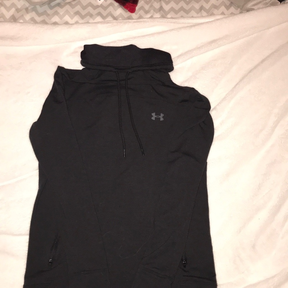 Athletic Under Armor Sweatshirt